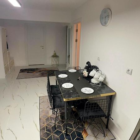 Carla'S Apartament Διαμέρισμα Oradea Εξωτερικό φωτογραφία