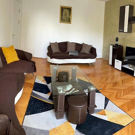 Carla'S Apartament Διαμέρισμα Oradea Εξωτερικό φωτογραφία