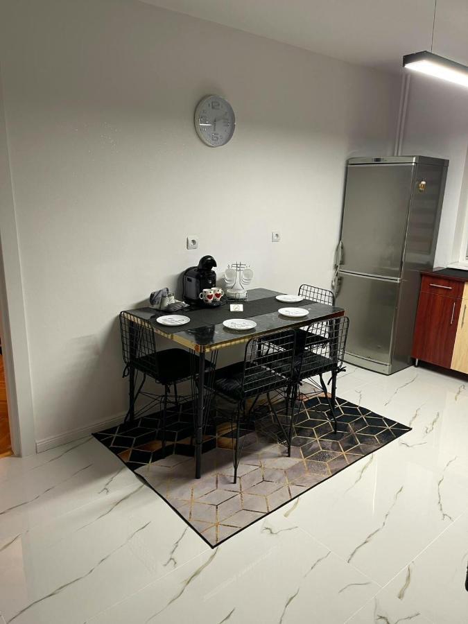 Carla'S Apartament Διαμέρισμα Oradea Εξωτερικό φωτογραφία