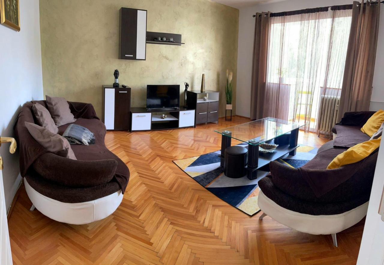Carla'S Apartament Διαμέρισμα Oradea Εξωτερικό φωτογραφία