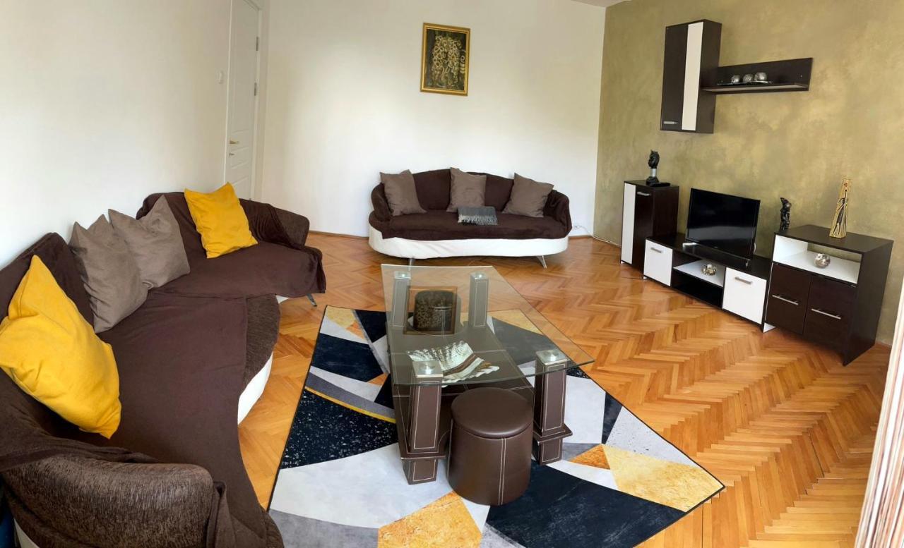 Carla'S Apartament Διαμέρισμα Oradea Εξωτερικό φωτογραφία